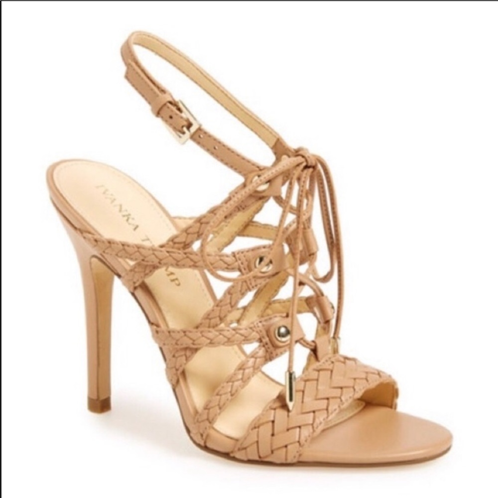 Ivanka Trump nude braided shoe